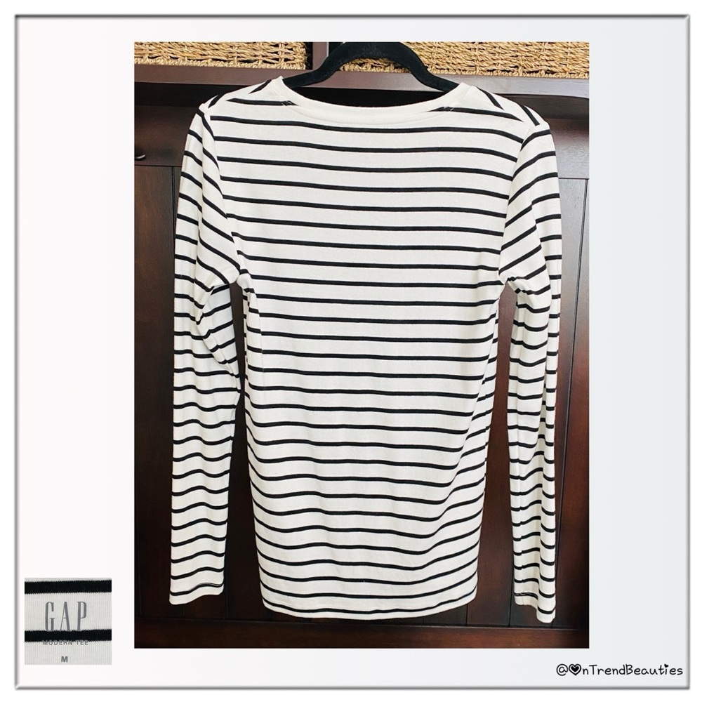 Modern Everyday Long Sleeve White & Black Strips Crewneck Top - Picture 3 of 4